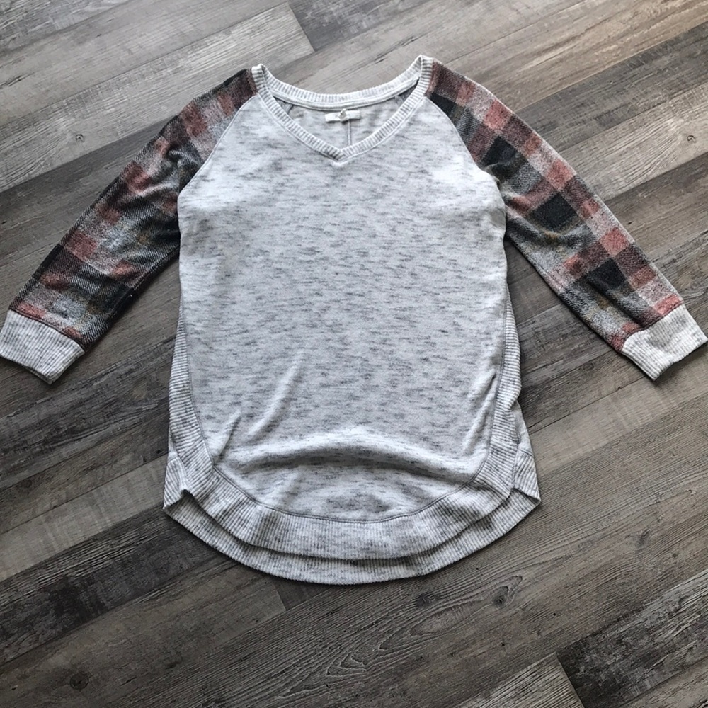 Plaid 3/4 sleeve sweater